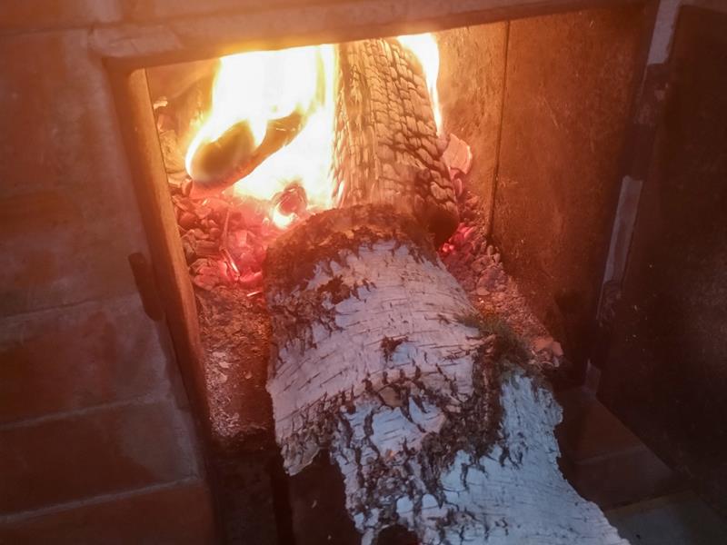 Частая причина возгораний в жилье кузбассовцев в минувшие выходные – неосторожное обращение с огнем